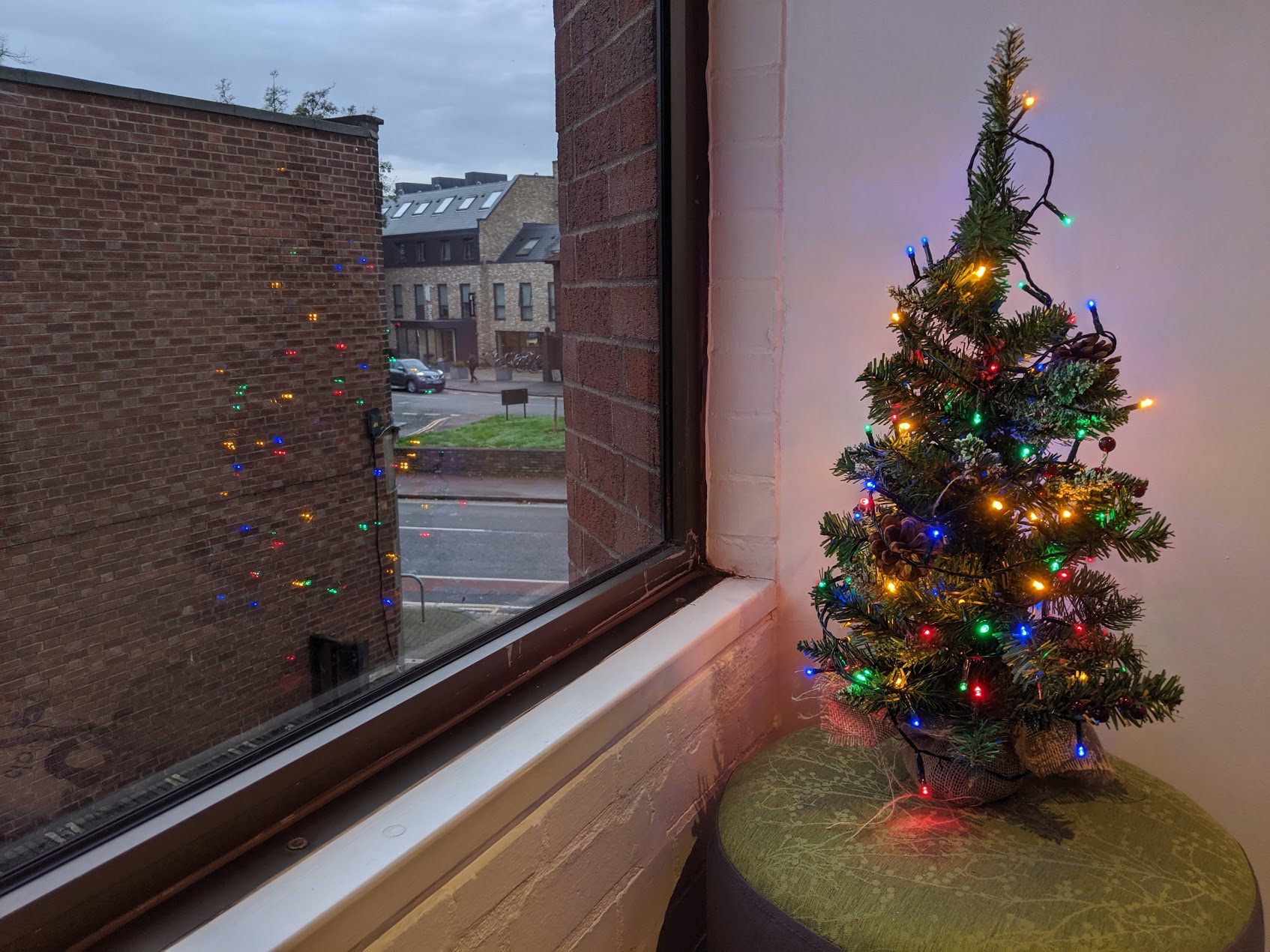 Use remote control to turn on and off Christmas lights 